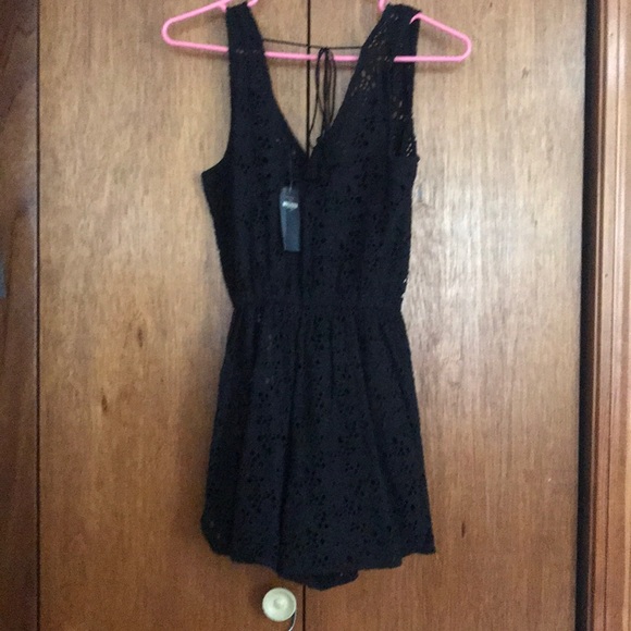 NWT Lace Crocheted Romper - Picture 6 of 6